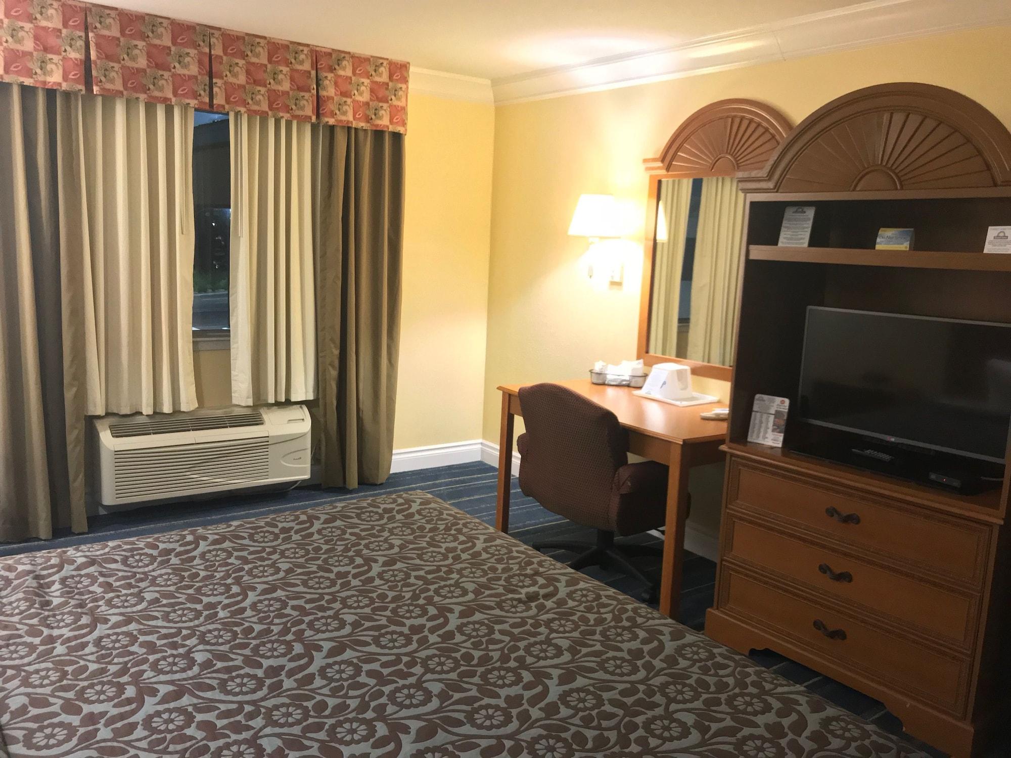 Days Inn By Wyndham San Antonio Airport Exterior photo