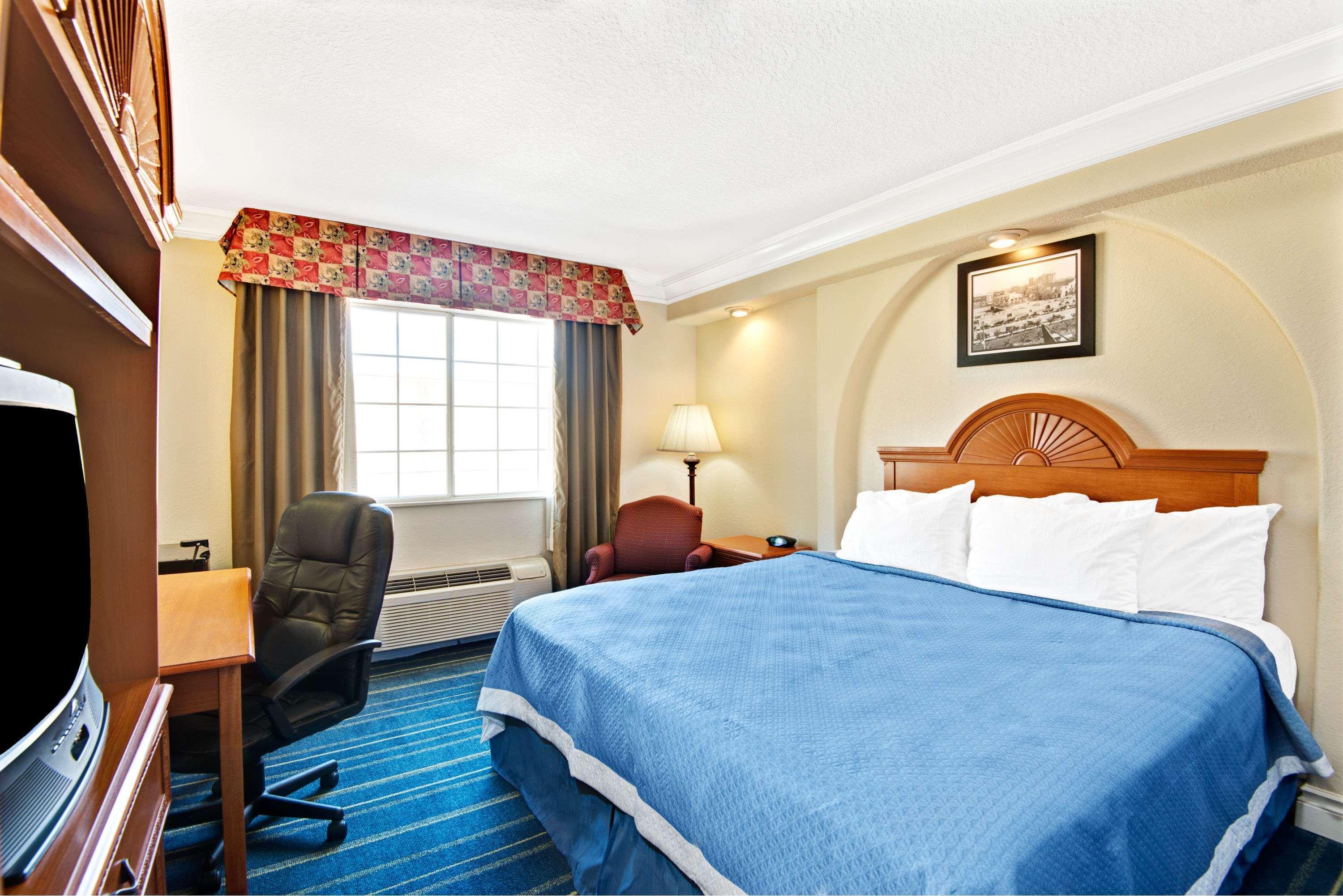 Days Inn By Wyndham San Antonio Airport Exterior photo